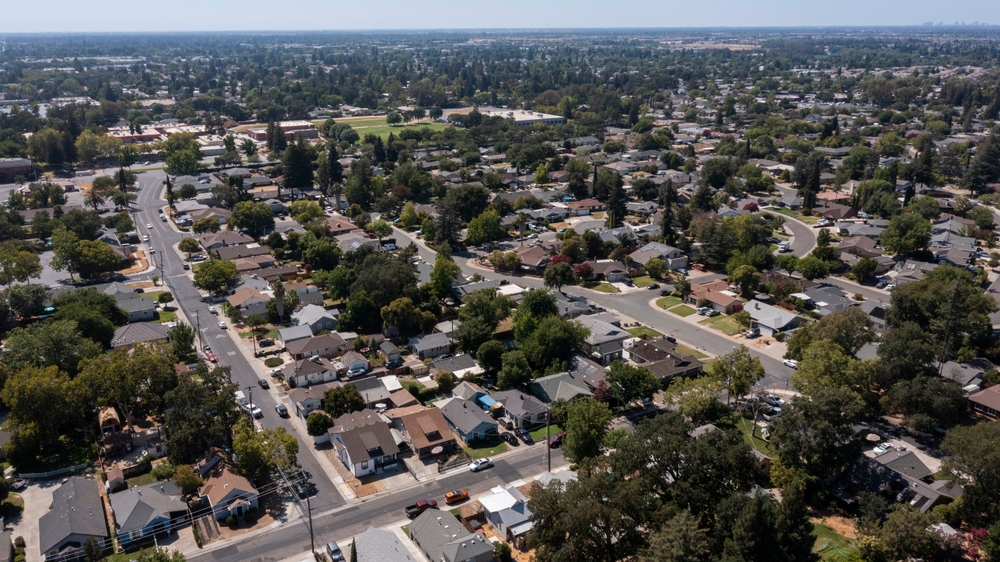 Afternoon,Aerial,View,Of,A,Suburban,Neighborhood,Of,Elk,Grove,